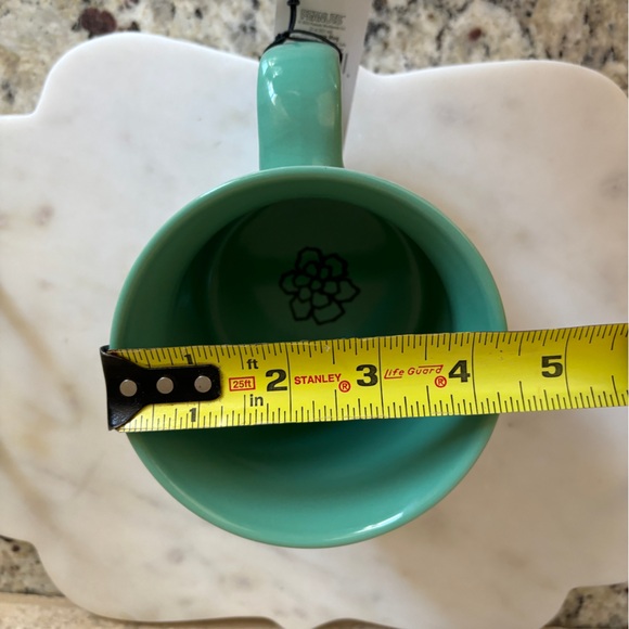 Peanuts Snoopy Mothers Love Camper
Stoneware 16oz Gift Mom Christmas Holiday - Picture 9 of 10